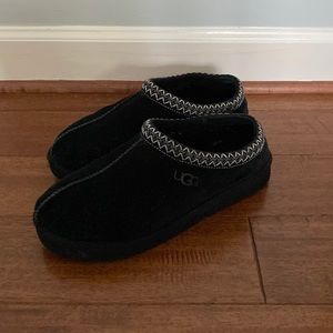 Mens black Ugg slippers